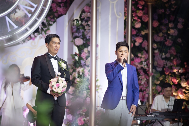 Đám cưới ca sĩ Tuấn Anh và doanh nhân Xuân Thanh, bữa tiệc âm nhạc ấn tượng - Ảnh 2.