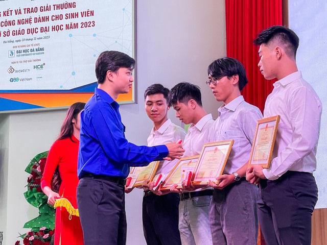 Trao giải thưởng Khoa học - Công nghệ dành cho sinh viên toàn quốc - Ảnh 6. Trao giải thưởng Khoa học - Công nghệ dành cho sinh viên toàn quốc - Ảnh 6.