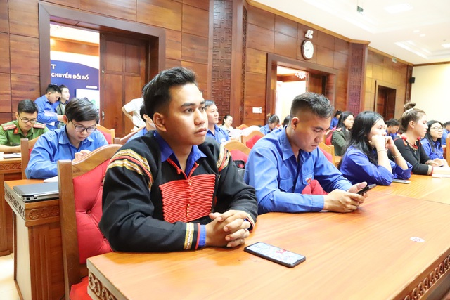UBND tỉnh Đắk Lắk đối thoại với thanh niên - Ảnh 4.