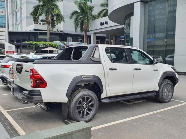 Toyota Hilux mới nhận cọc tại Việt Nam: Giảm giá để cạnh tranh Ford Ranger? - Ảnh 2. Toyota Hilux mới nhận cọc tại Việt Nam: Giảm giá để cạnh tranh Ford Ranger? - Ảnh 2.