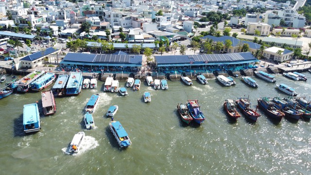 Khách đi du lịch trong vịnh Nha Trang không được mang sản phẩm nhựa dùng một lần - Ảnh 1.