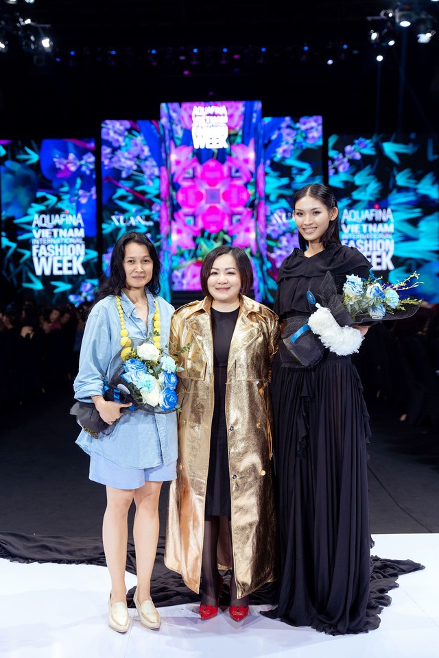Quán quân The Face Vietnam Huỳnh Tú Anh tỏa sáng tại Vietnam International Fashion Week 2023 - Ảnh 10.