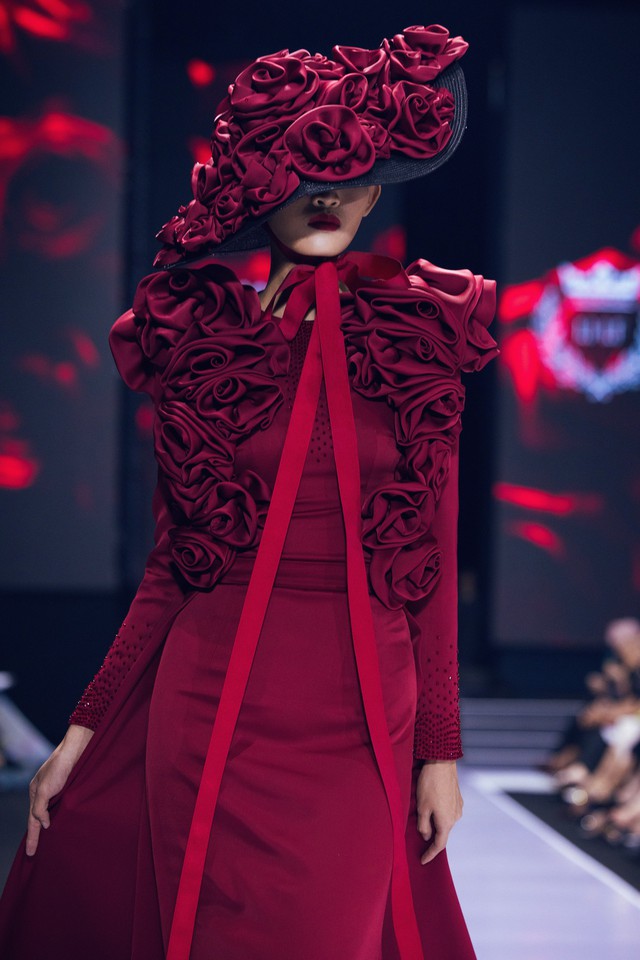 Quán quân The Face Vietnam Huỳnh Tú Anh tỏa sáng tại Vietnam International Fashion Week 2023 - Ảnh 5.