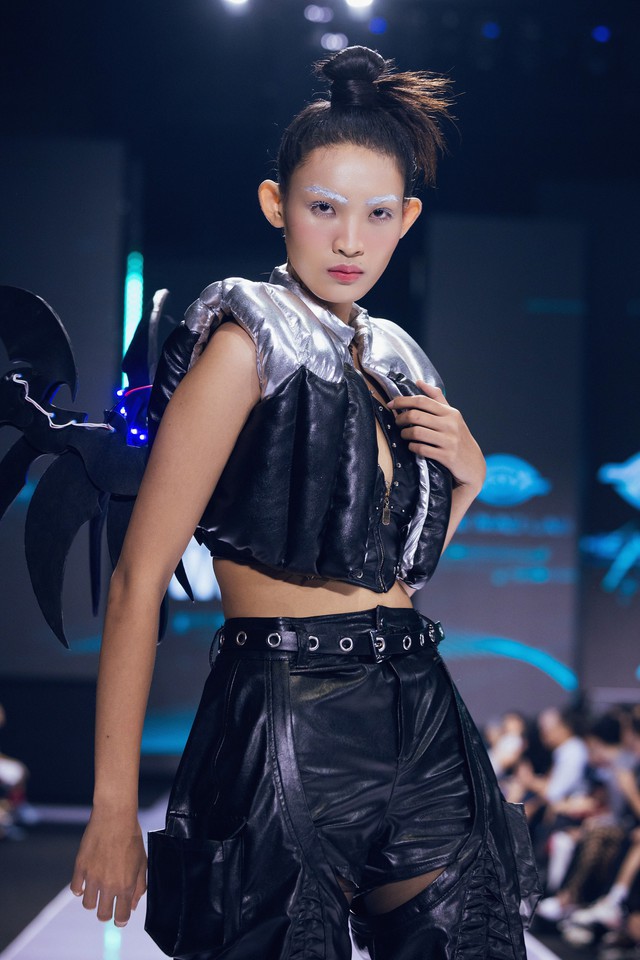 Quán quân The Face Vietnam Huỳnh Tú Anh tỏa sáng tại Vietnam International Fashion Week 2023 - Ảnh 6.