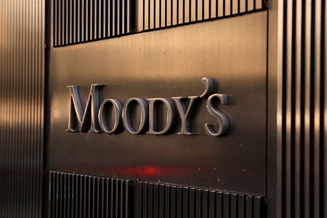 Moody's hạ triển vọng xếp hạng tín nhiệm nợ của Mỹ - Ảnh 1.