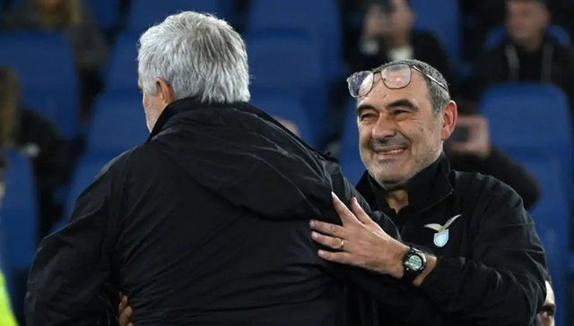 AS Roma hòa thất vọng Lazio, HLV Mourinho và HLV Sarri bất ngờ trở nên thân mật - Ảnh 1. AS Roma hòa thất vọng Lazio, HLV Mourinho và HLV Sarri bất ngờ trở nên thân mật - Ảnh 1.