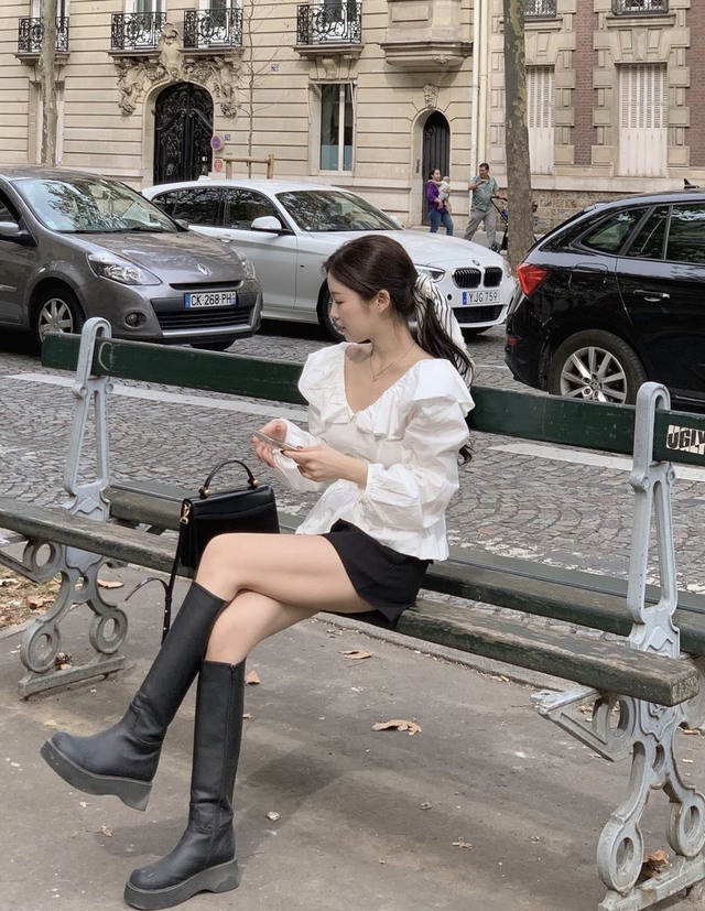 Các kiểu áo blouse điệu đà lại tôn dáng đáng sắm trong mùa lạnh - Ảnh 8. Các kiểu áo blouse điệu đà lại tôn dáng đáng sắm trong mùa lạnh - Ảnh 8.