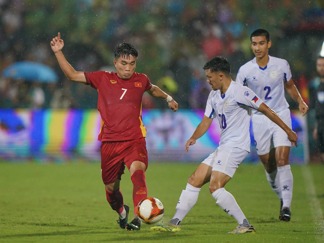 HLV Troussier loại thêm 3 cầu thủ, đội tuyển Việt Nam chốt danh sách sang Philippines - Ảnh 1.
