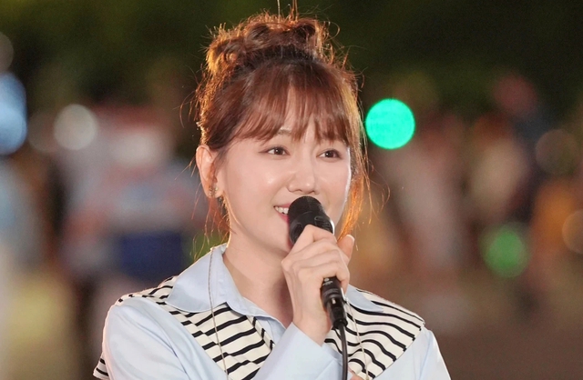 Hari Won khoe giọng hát trên sóng truyền hình Hàn Quốc - Ảnh 1.