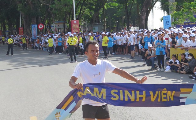 Hải Phòng: Hàng nghìn học sinh, sinh viên hào hứng tham gia giải chạy S-Race - Ảnh 4. Hải Phòng: Hàng nghìn học sinh, sinh viên hào hứng tham gia giải chạy S-Race - Ảnh 4.
