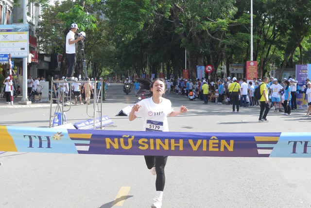 Hải Phòng: Hàng nghìn học sinh, sinh viên hào hứng tham gia giải chạy S-Race - Ảnh 3.