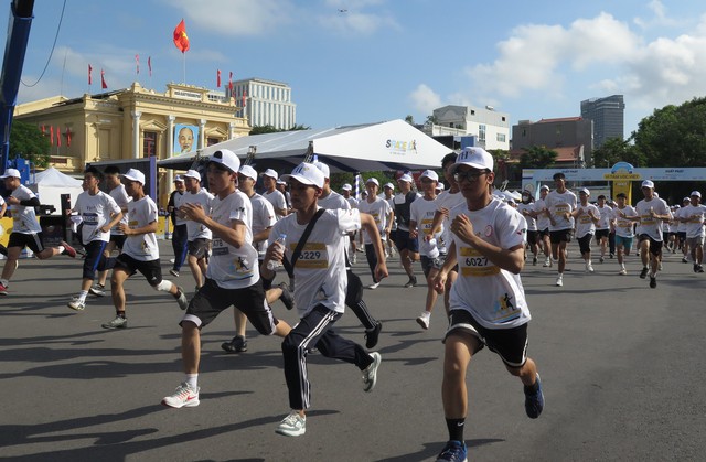 Hải Phòng: Hàng nghìn học sinh, sinh viên hào hứng tham gia giải chạy S-Race - Ảnh 2.