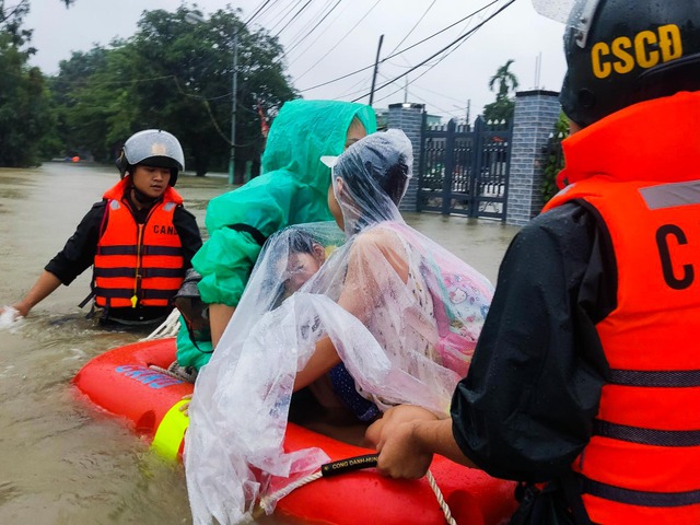Đà Nẵng: Dốc toàn lực sẵn sàng ứng phó mưa lớn gây ngập lụt cục bộ - Ảnh 4.