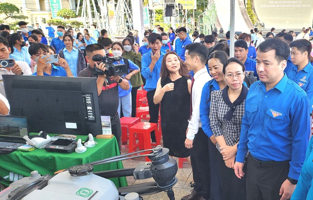 Khai mạc hội chợ nông sản thanh niên toàn quốc - Ảnh 2.