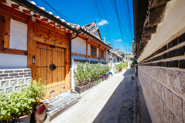 Khám phá vẻ đẹp cổ điển của làng Bukchon Hanok - Ảnh 2.