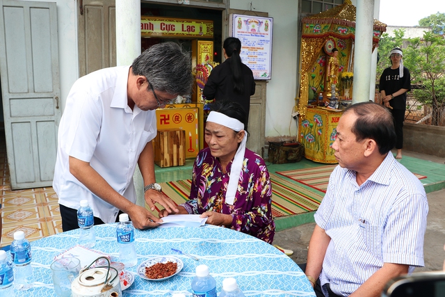 Lãnh đạo Bình Thuận thăm hỏi  gia đình  nạn nhân tử vong do tai nạn lao động - Ảnh 1.