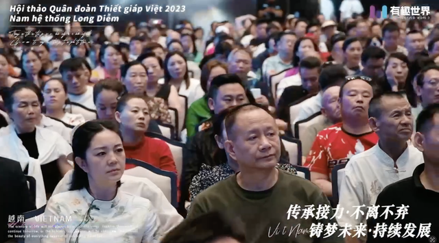 'Ngôn từ lạ' tại sự kiện hàng nghìn người Trung Quốc là do lỗi dịch thuật  - Ảnh 1.