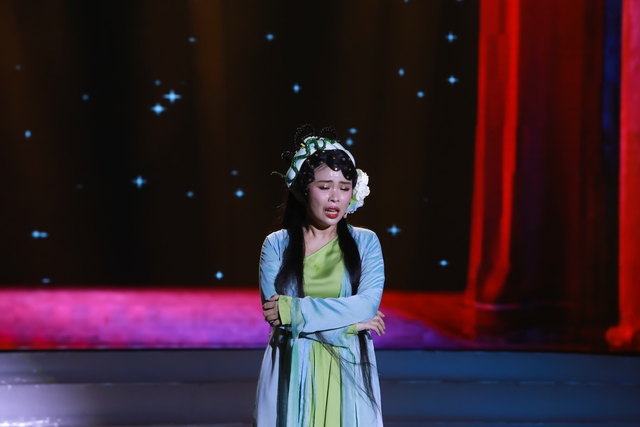 Ngọc Sơn lặng người trên sóng truyền hình vì thương đời nghệ sĩ - Ảnh 2. Ngọc Sơn lặng người trên sóng truyền hình vì thương đời nghệ sĩ - Ảnh 2.
