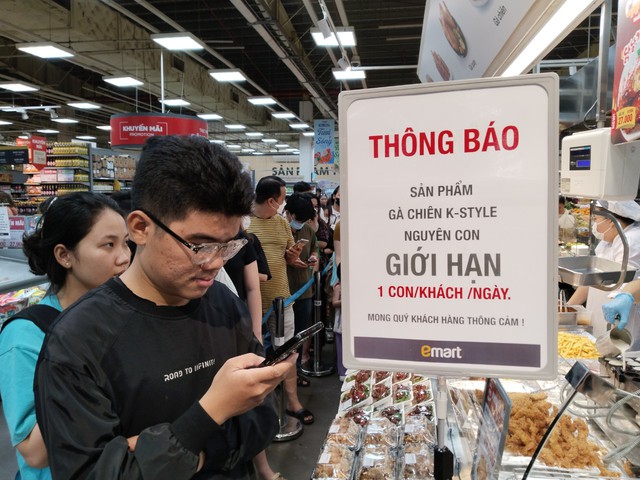 Xếp hàng 2 tiếng để mua món ăn ‘hot trend’... - Ảnh 3. Xếp hàng 2 tiếng để mua món ăn ‘hot trend’... - Ảnh 3.