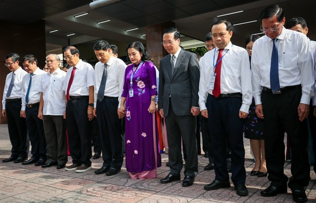 Chủ tịch nước thăm, tặng trường cũ cây mai vàng được mang từ quê hương Vĩnh Long - Ảnh 3.