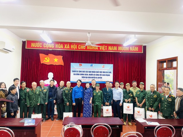 Doanh nhân trẻ Việt Nam trao quà tri ân tại H.Vị Xuyên, tỉnh Hà Giang - Ảnh 1.