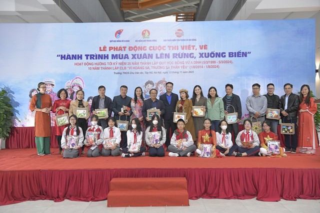 Phát động cuộc thi viết, vẽ 'Hành trình mùa xuân lên rừng, xuống biển' - Ảnh 1. Phát động cuộc thi viết, vẽ 'Hành trình mùa xuân lên rừng, xuống biển' - Ảnh 1.
