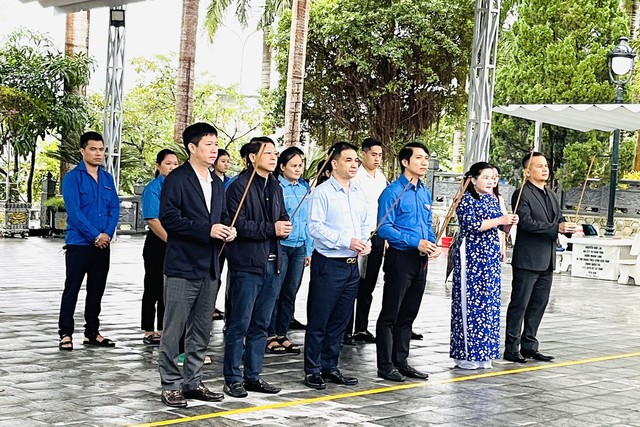 Doanh nhân trẻ Việt Nam trao quà tri ân tại H.Vị Xuyên, tỉnh Hà Giang - Ảnh 2. Doanh nhân trẻ Việt Nam trao quà tri ân tại H.Vị Xuyên, tỉnh Hà Giang - Ảnh 2.
