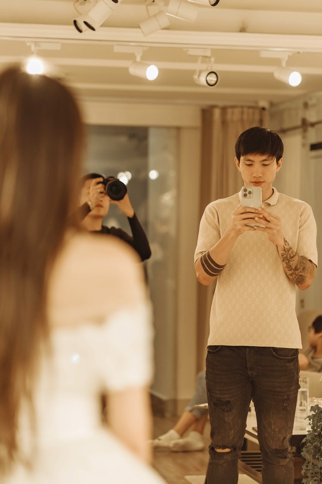 Váy cưới lấy cảm hứng từ hoa trà my của cô dâu Doãn Hải My - Ảnh 3. Váy cưới lấy cảm hứng từ hoa trà my của cô dâu Doãn Hải My - Ảnh 3.