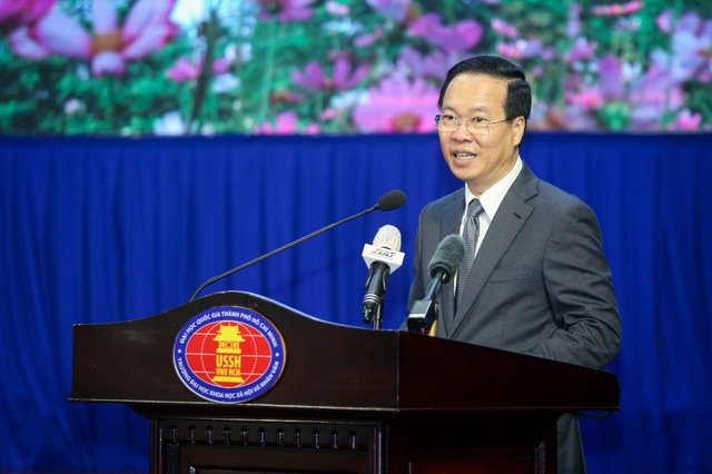 Chủ tịch nước Võ Văn Thưởng: ‘Các thầy, cô giáo chính là tấm gương sáng’ - Ảnh 1. Chủ tịch nước Võ Văn Thưởng: ‘Các thầy,ủtịchnướcVõVănThưởngCácthầycôgiáochínhlàtấmgươngsá<strong>toan lop 4</strong> cô giáo chính là tấm gương sáng’ - Ảnh 1.