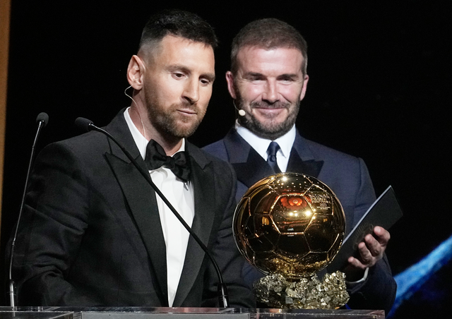 David Beckham bất ngờ thay đổi diện mạo, gọi Messi là ‘GOAT’ - Ảnh 3. David Beckham bất ngờ thay đổi diện mạo, gọi Messi là ‘GOAT’ - Ảnh 3.