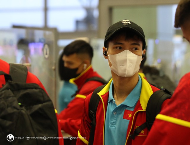 Đội tuyển Việt Nam đến sân bay, chuẩn bị sang Philippines đấu vòng loại World Cup - Ảnh 13.