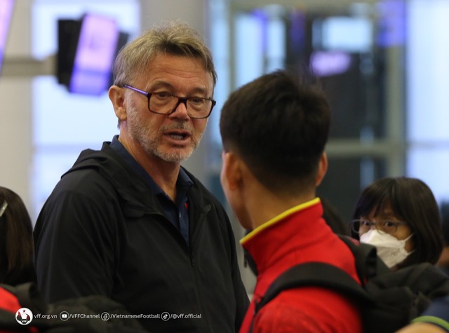 Đội tuyển Việt Nam đến sân bay, chuẩn bị sang Philippines đấu vòng loại World Cup - Ảnh 14.