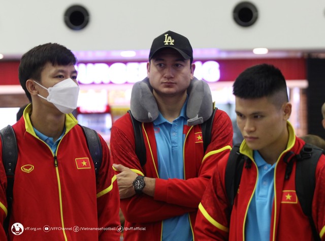 Đội tuyển Việt Nam đến sân bay, chuẩn bị sang Philippines đấu vòng loại World Cup - Ảnh 15.