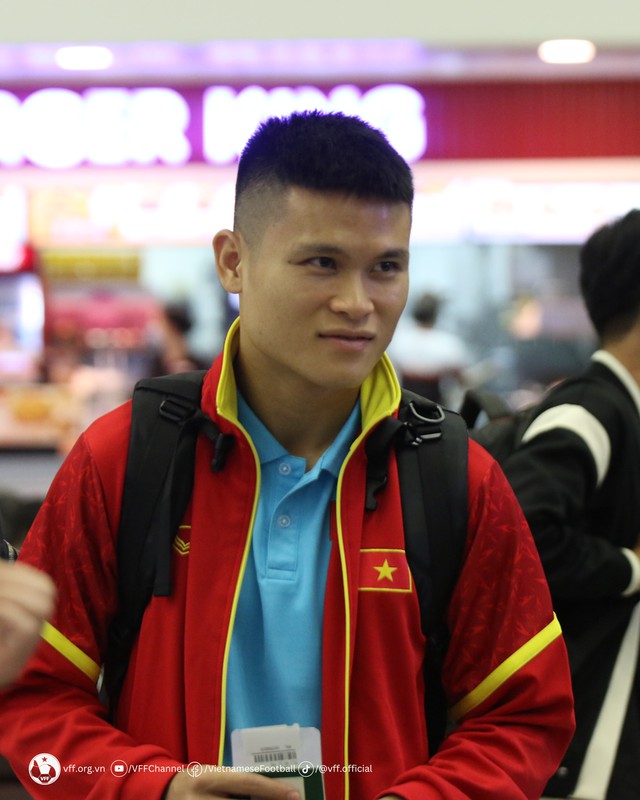 Đội tuyển Việt Nam đến sân bay, chuẩn bị sang Philippines đấu vòng loại World Cup - Ảnh 3.