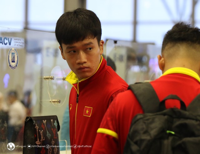 Đội tuyển Việt Nam đến sân bay, chuẩn bị sang Philippines đấu vòng loại World Cup - Ảnh 9.