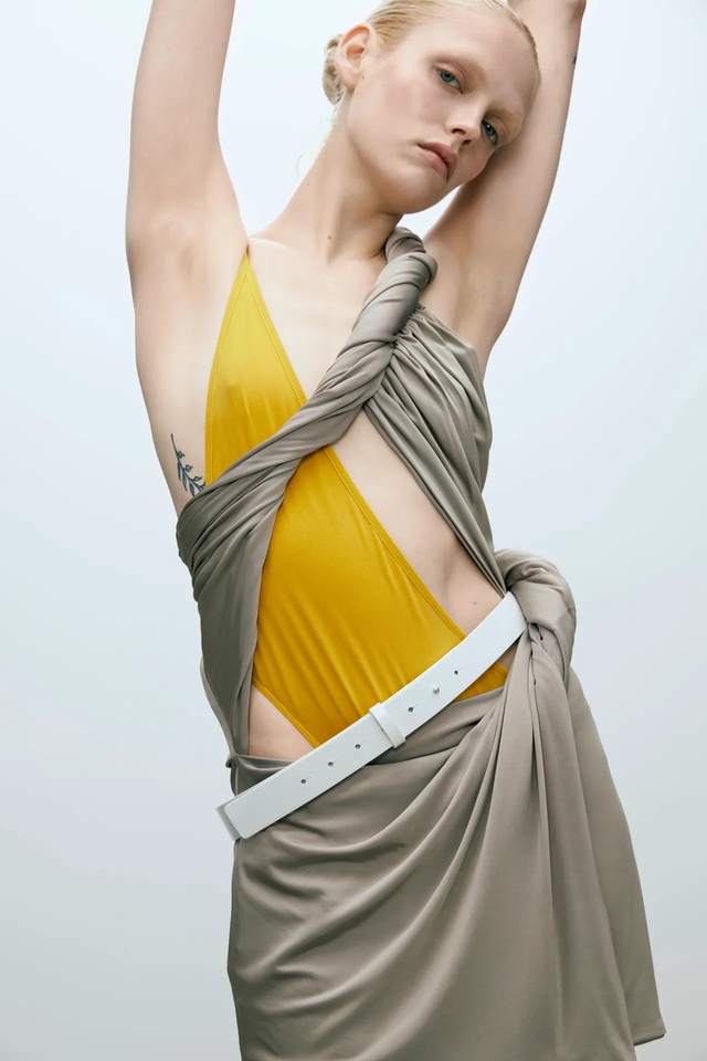 Wrap dress – phong cách váy quấn sành điệu giúp che nhược điểm hoàn hảo - Ảnh 4. Wrap dress – phong cách váy quấn sành điệu giúp che nhược điểm hoàn hảo - Ảnh 4.