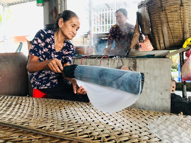 Trăm năm bánh tráng Thuận Hưng - Ảnh 1. Trăm năm bánh tráng Thuận Hưng - Ảnh 1.