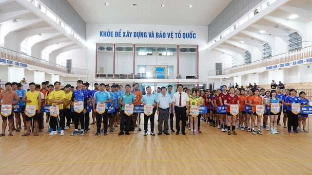 11 đội tham gia giải bóng chuyền các câu lạc bộ nam, nữ tỉnh Bình Định - Ảnh 1.