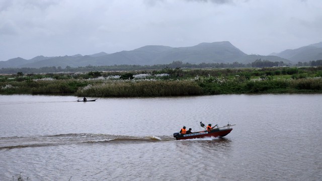 Phú Yên: 4 học sinh tiểu học bị nước cuốn mất tích - Ảnh 2.