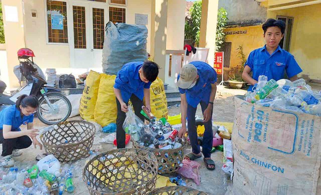 “Quỹ ve chai” hỗ trợ học sinh đến lớp - Ảnh 2.