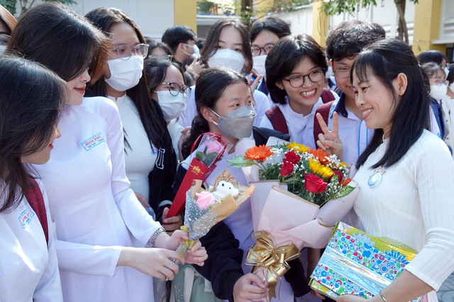 Trường học hạnh phúc từ người thầy tự lực - Ảnh 2. Trường học hạnh phúc từ người thầy tự lực - Ảnh 2.