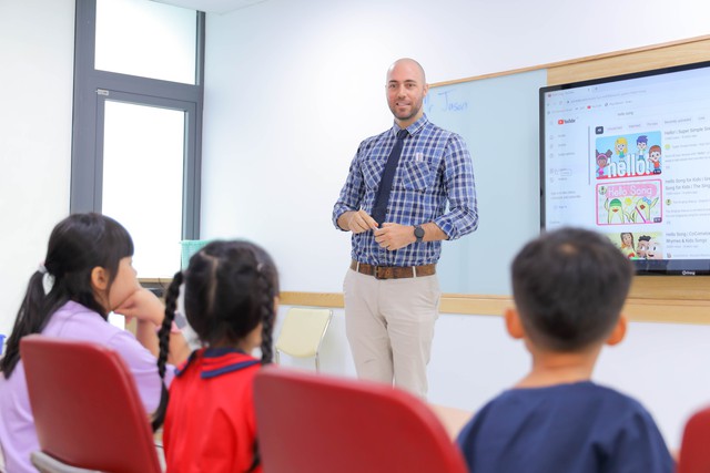 Giáo viên ngoại ngữ tại VUS: Muốn dạy tốt, thì phải học tốt - Ảnh 1. Giáo viên ngoại ngữ tại VUS: Muốn dạy tốt, thì phải học tốt - Ảnh 1.