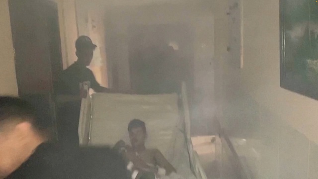 Đấu súng dữ dội trong bệnh viện Al-Shifa, Israel tìm thấy vũ khí của Hamas - Ảnh 2.