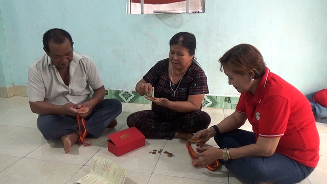 Vợ chồng không biết chữ 22 năm hiến máu cứu người - Ảnh 1. Vợ chồng không biết chữ 22 năm hiến máu cứu người - Ảnh 1.
