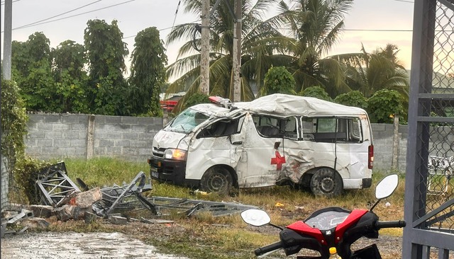 Bình Thuận: Xe cấp cứu đang chuyển bệnh nhân gây tai nạn chết người - Ảnh 1.
