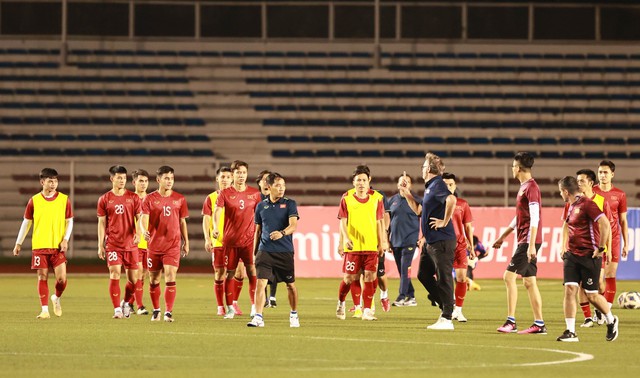 HLV Troussier gay gắt với học trò, đội tuyển Việt Nam hoàn thiện chiến thuật đấu Philippines - Ảnh 5.