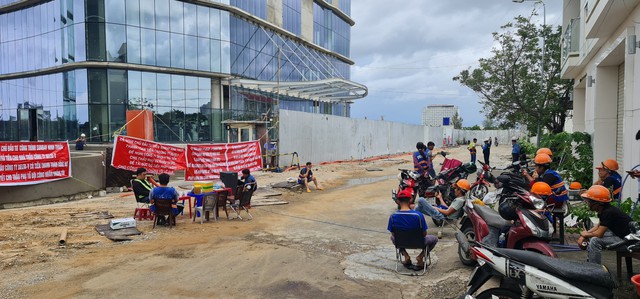 Ninh Thuận: Công nhân xây dựng bị nợ lương kéo dài - Ảnh 1.