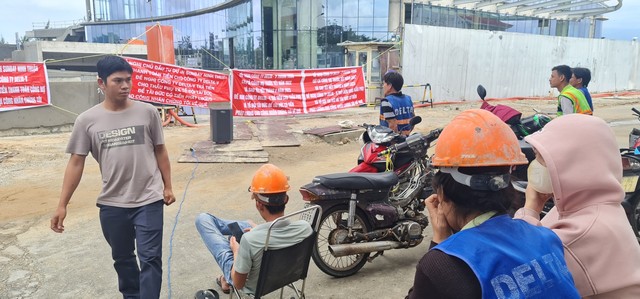 Ninh Thuận: Công nhân xây dựng bị nợ lương kéo dài - Ảnh 2.
