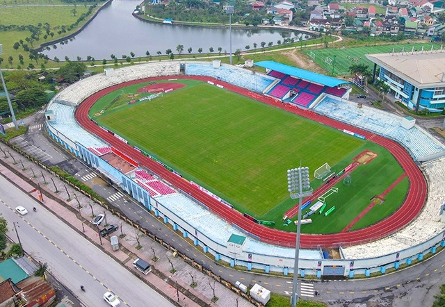 Đầu tư gần 5 tỉ đồng lắp thêm ghế ngồi cho sân vận động Hà Tĩnh - Ảnh 2.