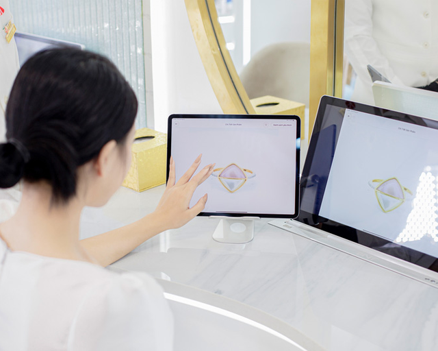 'Cơn sốt' mua sắm trang sức bằng công nghệ số hóa - Ảnh 3. 'Cơn sốt' mua sắm trang sức bằng công nghệ số hóa - Ảnh 3.